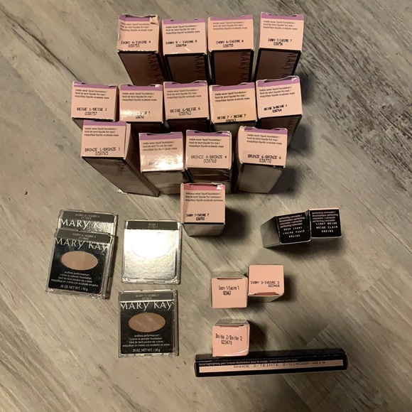 Mary Kay Foundation & Concealer lot